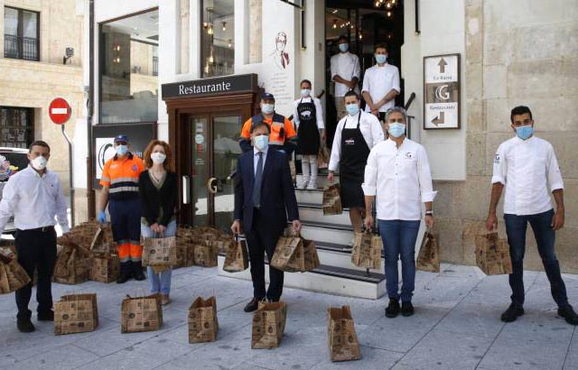 REPARTIMOS 150 MENÚS A LOS MÁS NECESITADOS